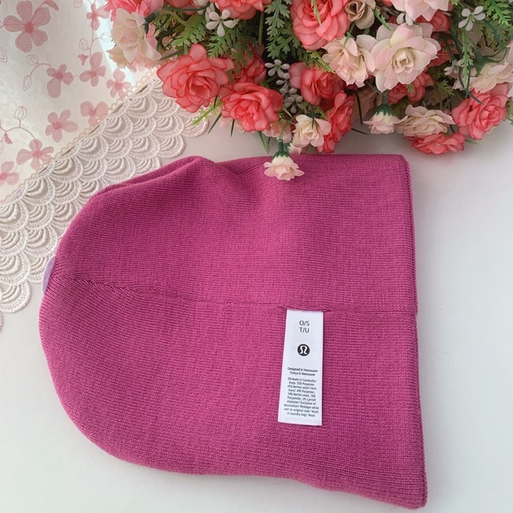 Lululemon Warm Revelation Beanie World market - Picture 8 of 8